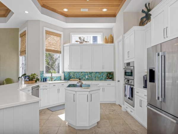 Bay to Gulf  Luxury Five Bedroom Vacation Home with Pool